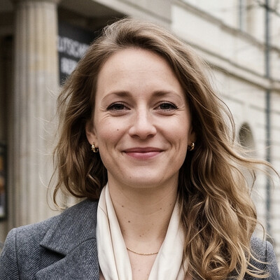 Anja, 31, Unternehmerin und pflegende Tochter aus Berlin